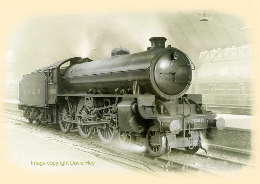 POSTCARD LNER NAMED TRAIN 'THE QUEEN OF SCOTS' LOCO NO 60141 